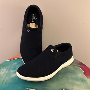 EUC NAVY MERINO WOOL SLIP-ONS